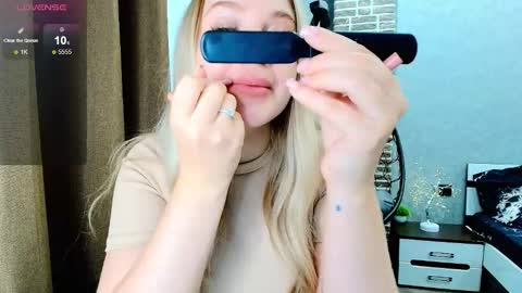 Eva  online show from September 11, 2025, 2:00 am