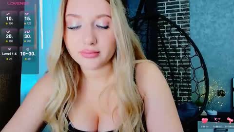 Eva  online show from September 23, 2025, 3:20 am