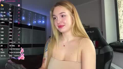 evacarter1 online show from November 18, 2025, 10:09 am