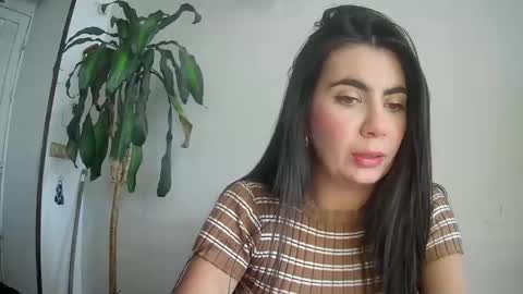 Snapshot of evacollins12 chatting on February 23, 2025, 8:33 pm evacollins12 online show from February 23, 2025, 8:33 pm