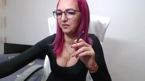 EvadesireONE online show from November 9, 2025, 8:56 am