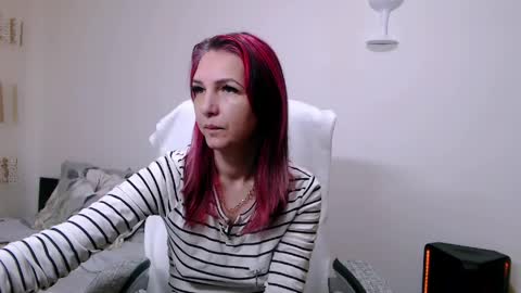 EvadesireONE online show from April 3, 2026, 3:32 pm