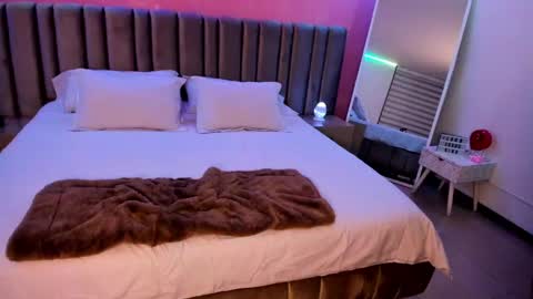 Eva Gomez online show from February 7, 2025, 5:20 am