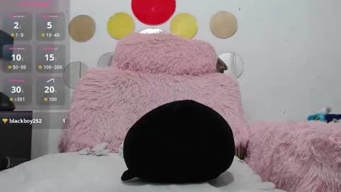 Snapshot of evahootxx chatting on February 4, 2026, 5:08 pm EVA online show from February 4, 2026, 5:08 pm