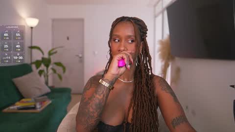 evajacksss_ online show from February 2, 2025, 4:11 pm