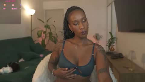evajacksss_ online show from June 10, 2026, 7:13 pm