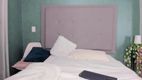 evamilf24 online show from February 4, 2025, 3:47 pm