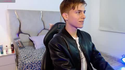 evan_tay online show from March 13, 2026, 3:35 am