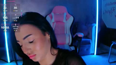 Eva online show from November 5, 2025, 5:57 pm