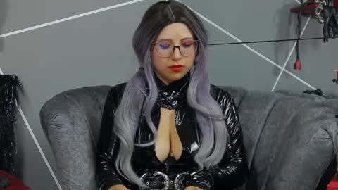 Miss Evangeline    online show from December 12, 2024, 2:26 am