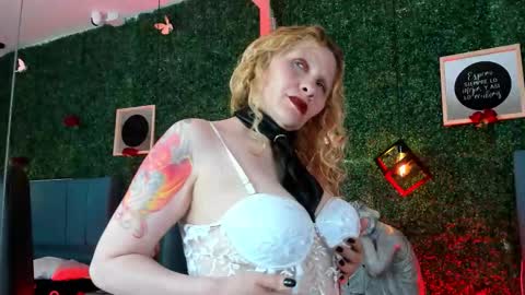  Evangelyne  online show from February 17, 2026, 8:04 pm