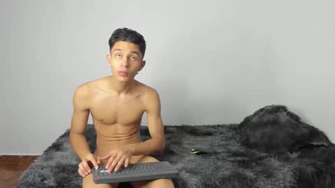 Snapshot of evans_collins24 chatting on December 19, 2024, 7:29 am Evans collins24 online show from December 19, 2024, 7:29 am