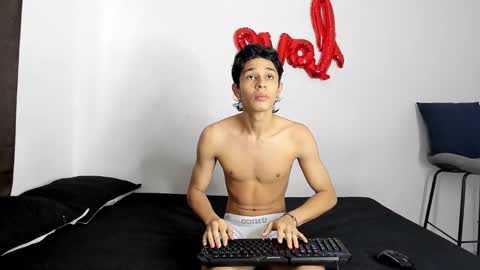 Snapshot of evans_collins24 chatting on November 2, 2025, 7:05 pm Evans collins24 online show from November 2, 2025, 7:05 pm