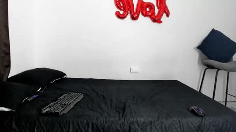 Snapshot of evans_collins24 chatting on November 3, 2025, 7:15 pm Evans collins24 online show from November 3, 2025, 7:15 pm