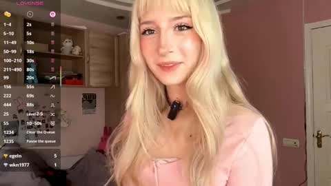 Eva online show from November 26, 2025, 7:42 am