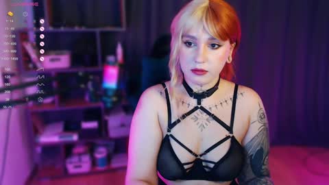 Snapshot of evaredmooon chatting on December 2, 2024, 6:52 am Moon online show from December 2, 2024, 6:52 am