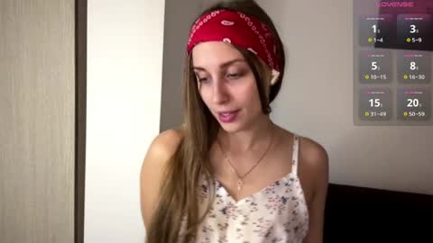 evarenard_ online show from April 6, 2026, 5:14 pm