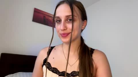 evarenard_ online show from June 7, 2026, 5:06 pm