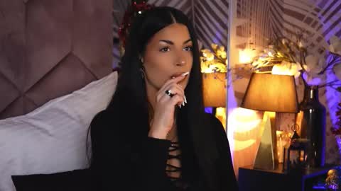 EvaRhea online show from December 22, 2025, 3:47 am