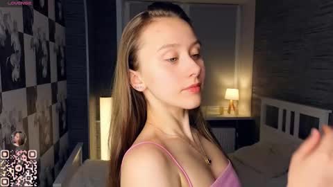 Eva online show from November 20, 2025, 7:13 pm