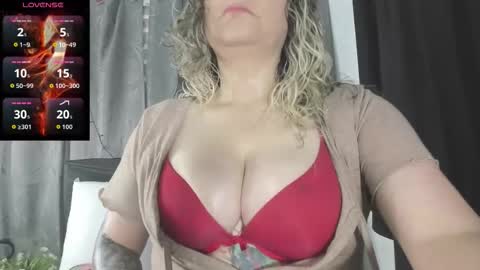Snapshot of evasaenz21 chatting on October 11, 2025, 12:32 am evasaenz online show from October 11, 2025, 12:32 am