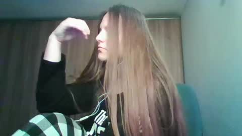 evasapples2026 online show from April 14, 2026, 3:18 pm