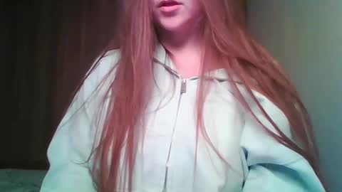 evasapples2026 online show from April 21, 2026, 7:50 pm