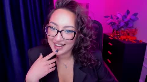 evasarazardje online show from November 3, 2025, 4:14 am