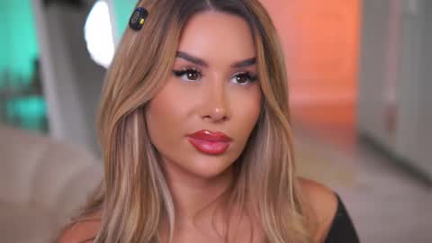 Eva online show from December 21, 2025, 8:49 pm