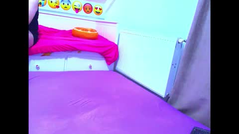 EVEANDMAX online show from December 1, 2025, 8:03 pm