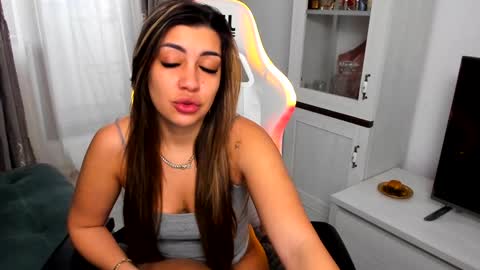 eveeevian online show from February 3, 2025, 1:19 pm