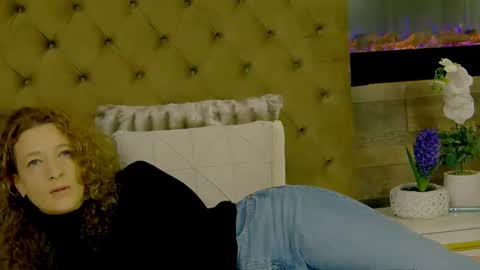 EveHamilton online show from February 26, 2026, 8:30 pm