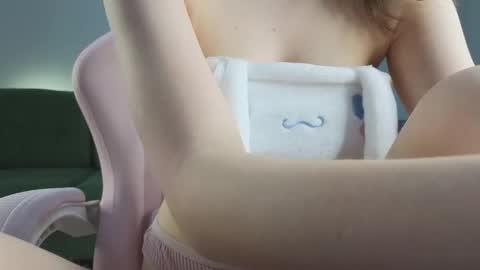 Snapshot of eveleen_soleen chatting on February 28, 2025, 1:37 am Eveleen online show from February 28, 2025, 1:37 am