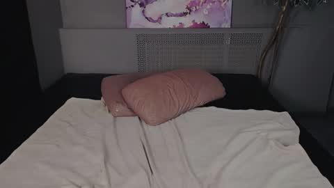 EveLibston online show from December 17, 2024, 3:39 am