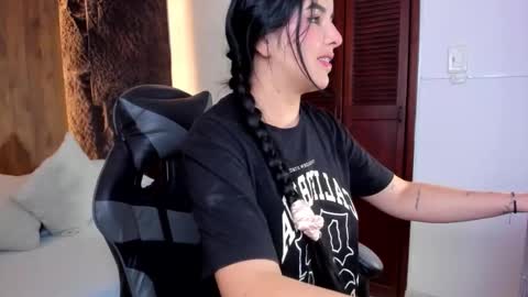 E V E L I N online show from September 12, 2025, 2:22 am