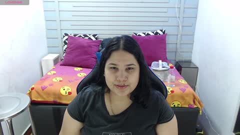 evelin zaens online show from February 8, 2025, 3:52 am