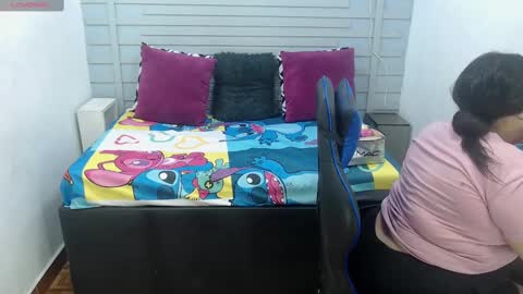 evelin zaens online show from February 24, 2025, 3:44 am