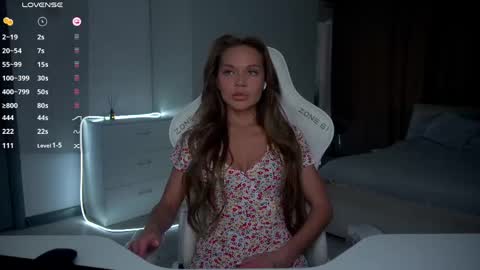 Snapshot of evelina_fox chatting on April 19, 2026, 1:54 pm Evelina online show from April 19, 2026, 1:54 pm