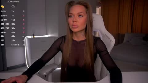 Snapshot of evelina_fox chatting on April 27, 2026, 12:25 pm Evelina online show from April 27, 2026, 12:25 pm