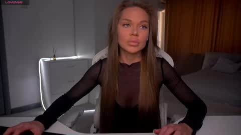 Snapshot of evelina_fox chatting on May 4, 2026, 2:35 pm Evelina online show from May 4, 2026, 2:35 pm