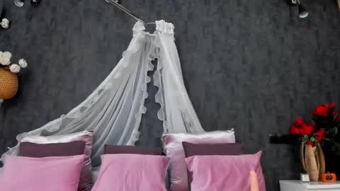 evellynereys online show from October 20, 2025, 3:07 am