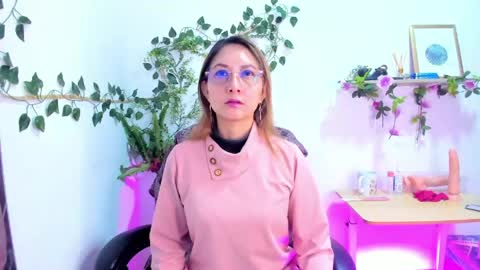 evelyn_miller___ online show from April 17, 2026, 7:06 pm