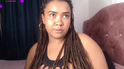 Evelyn Sandoval online show from March 11, 2025, 2:32 am