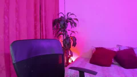 Evelyn Sandoval online show from March 16, 2026, 2:39 am