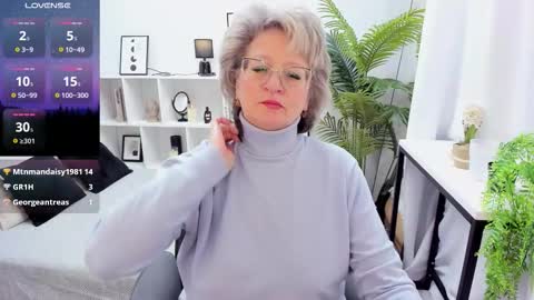 Evelyn online show from November 26, 2025, 5:19 am