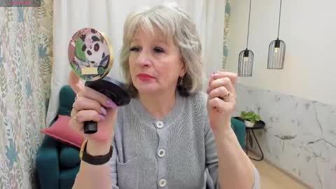 Evelyn online show from April 10, 2026, 5:12 am