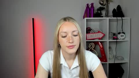 evelynblond online show from May 25, 2026, 12:33 pm