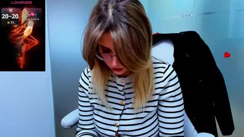 evelyne_rose online show from February 26, 2025, 6:26 am