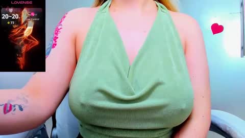 evelyne_rose online show from February 28, 2025, 12:31 pm