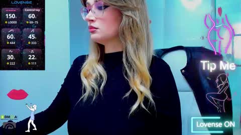 evelyne_rose online show from September 19, 2025, 4:58 am